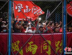 乐鱼app-穿越重重困难，球队以稳定发挥晋级下一轮