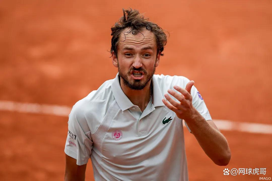 乐鱼-包含法国网球队轻取美国网球队，梅德韦杰夫绝境逆转的词条