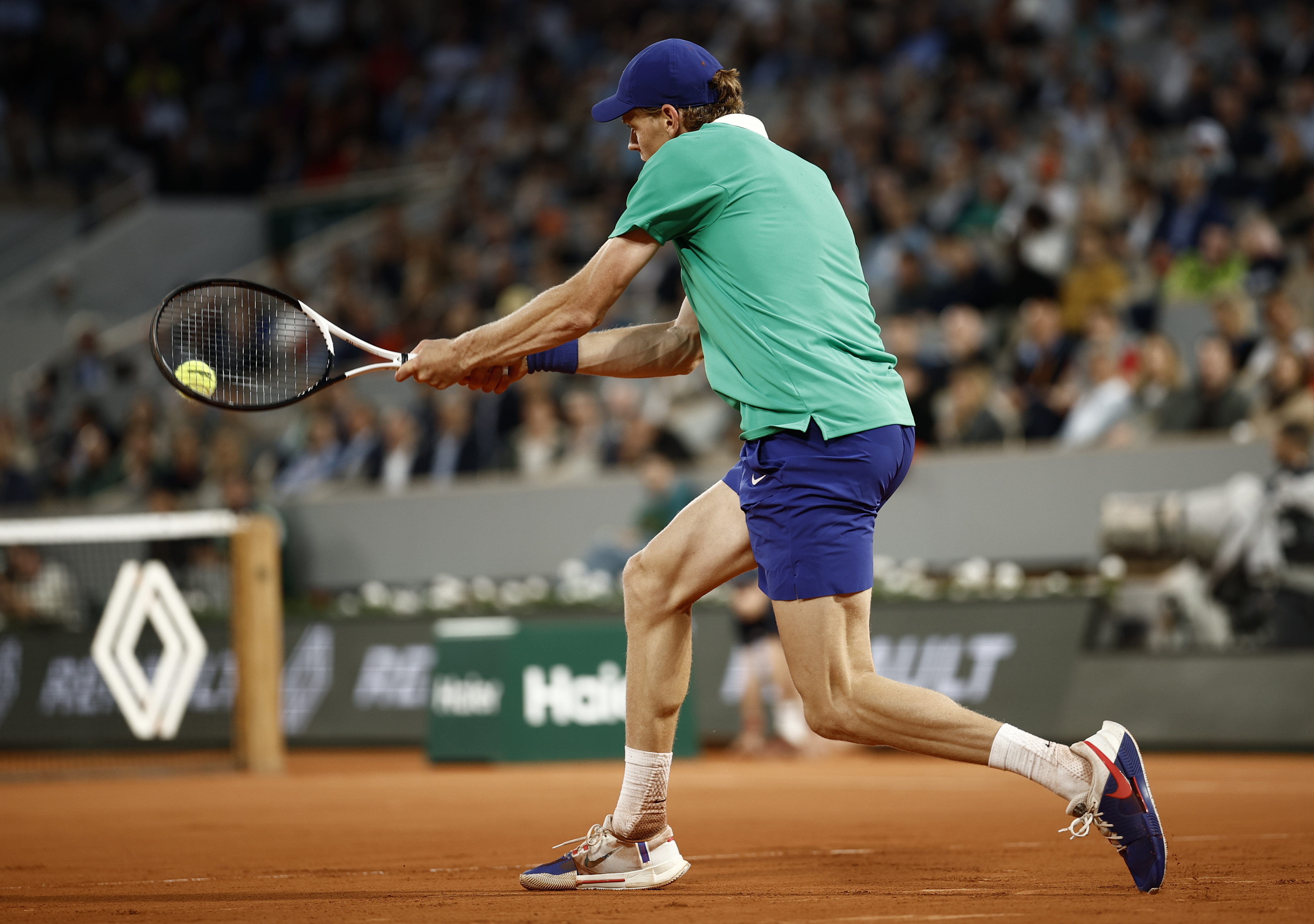 乐鱼体育-美国网球队鏖战法国网球队，纳达尔关键制胜的简单介绍