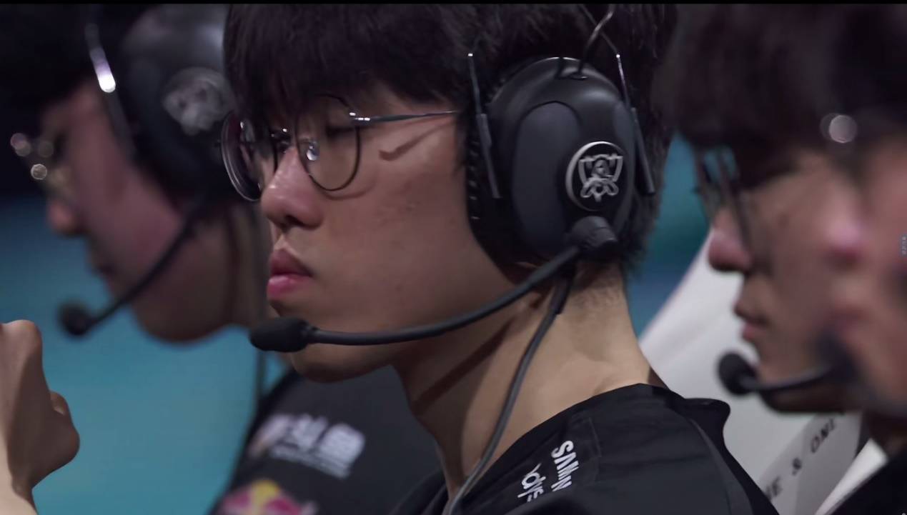 乐鱼-包含V5力克DRX2，Zeus送出助攻的词条